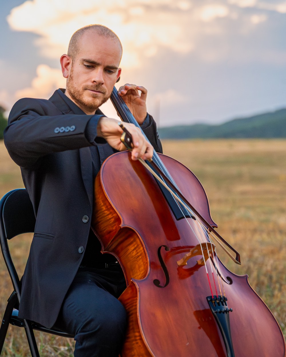 Violoncel·lista d'Artium Trio en concert en un casament